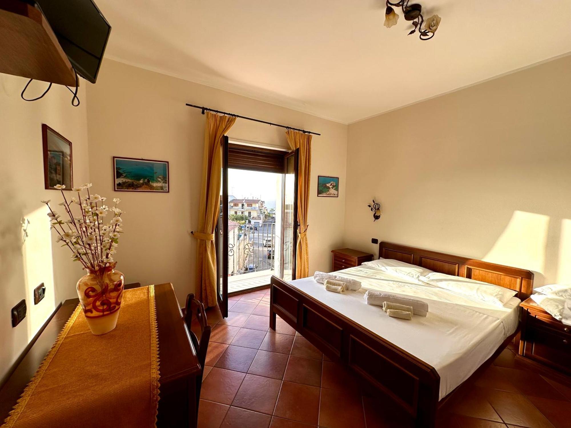 Luxury Accommodation Santa Domenica  Exteriör bild